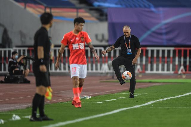 近20年“最老”巴西狼狈首秀 体系遭拆解平局已是侥幸